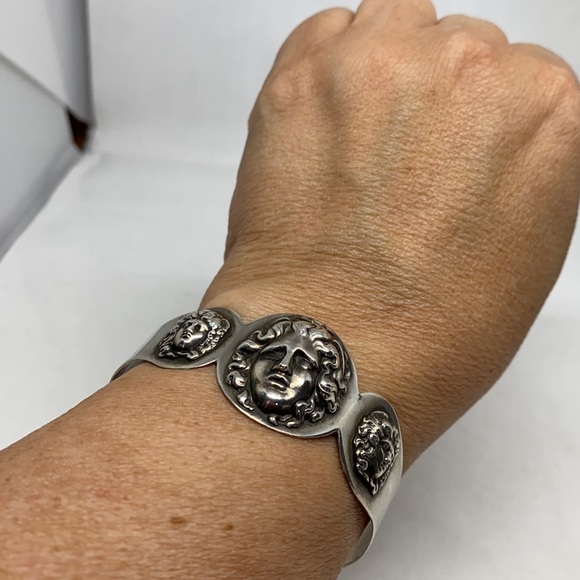 Stunning Art Nouveau sterling cherub bracelet - Picture 10 of 15